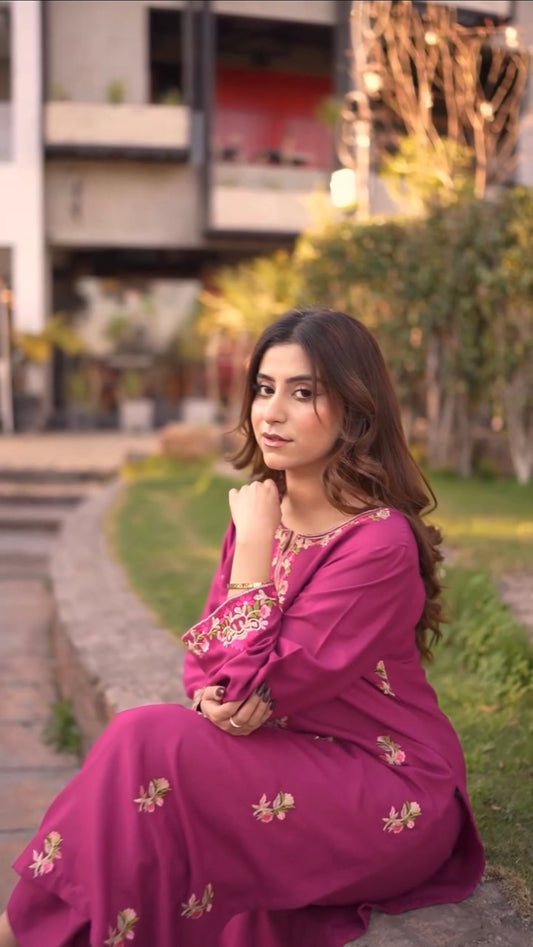 Rosebud Embroidered 2pcs