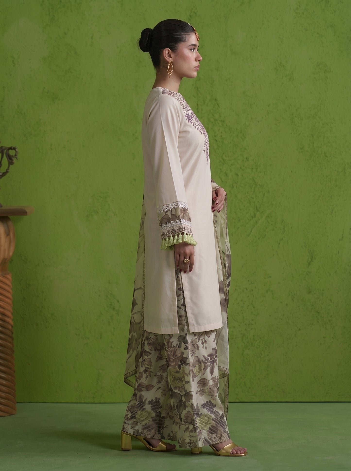 Sosan Embroidered -3pc