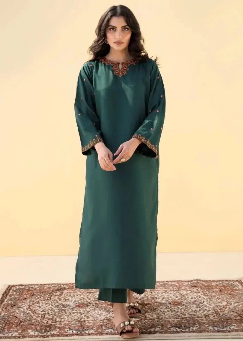 Sara pocket Embroidered 2pc