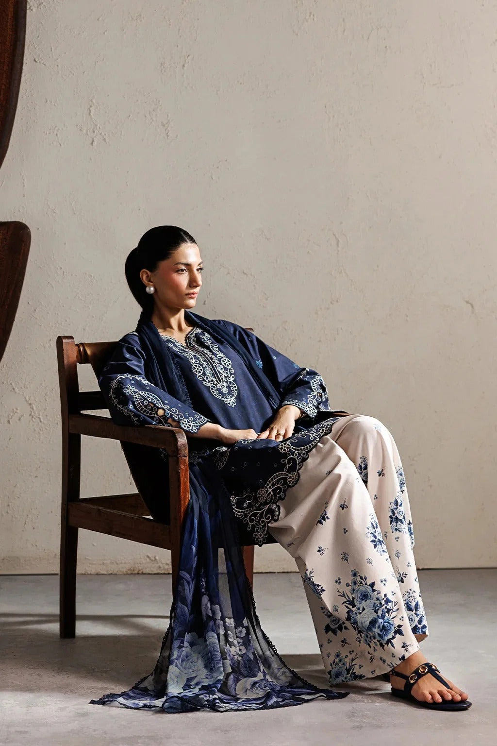 Gul-E-Jaan Embroidered 3pc
