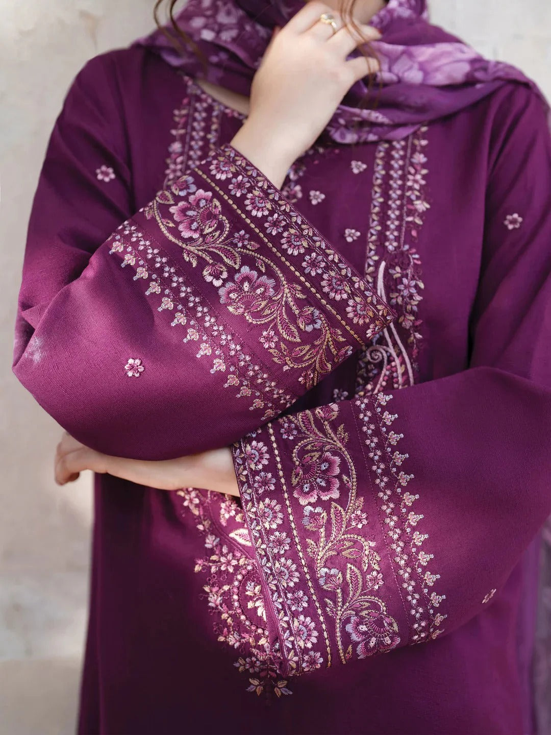 Kaavish Embroidered 3pc