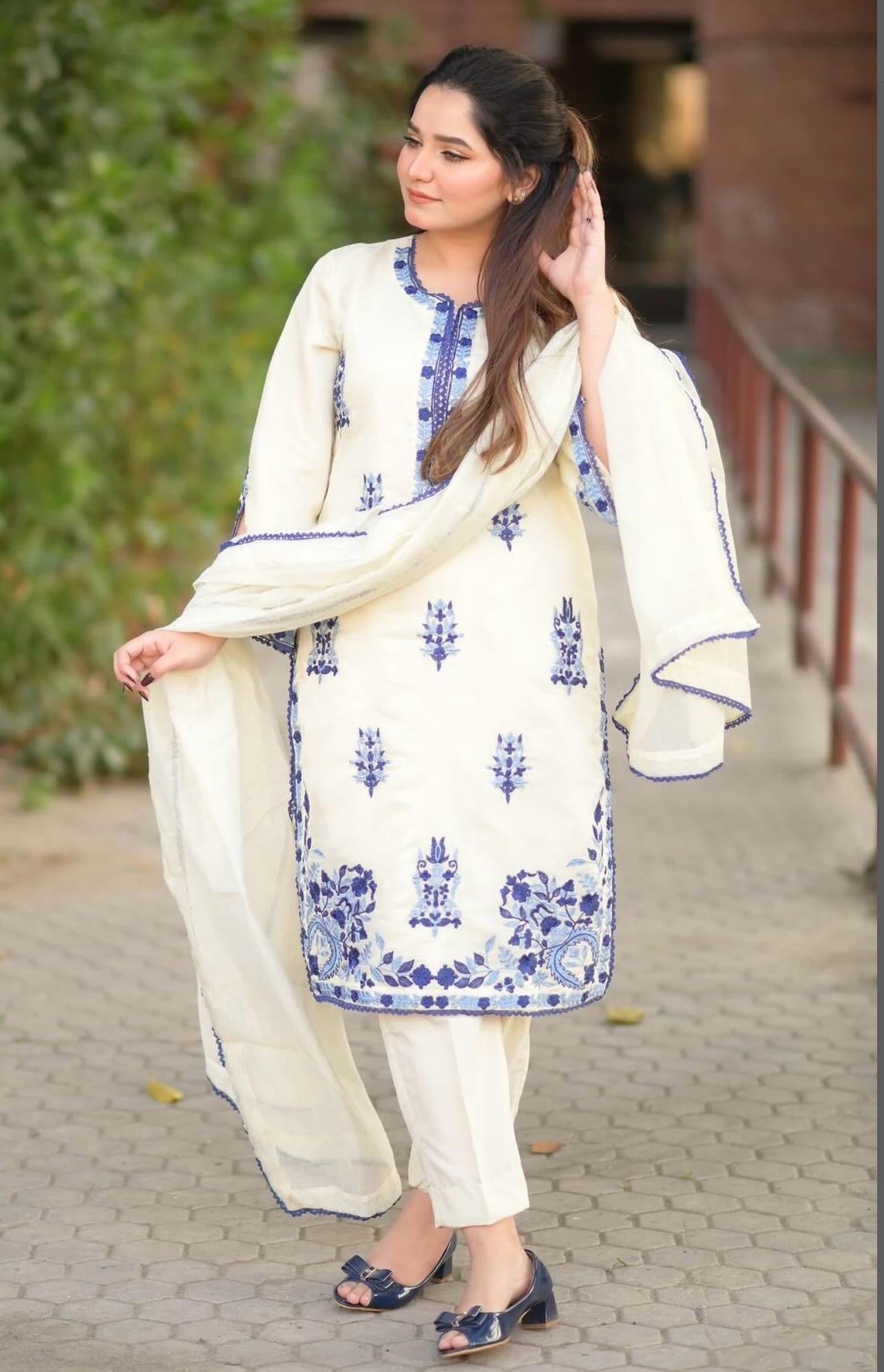 Roha Embroidered 2pcs